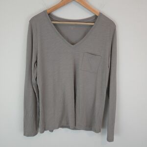 Garnet Hill Women's Taupe Weekender V-Neck Long-Sleeve Tee